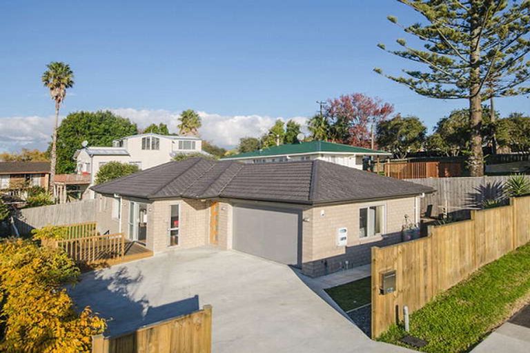Photo of property in 85a Lynwood Road, New Lynn, Auckland, 0600