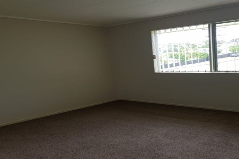 Photo of property in 17 Makiri Street, Helensville, 0800