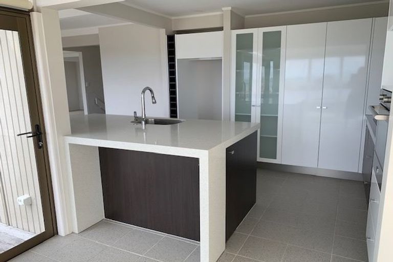 Photo of property in 1/91 Aberdeen Road, Castor Bay, Auckland, 0620