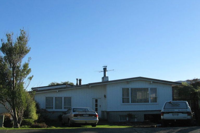 Photo of property in 90 Holborn Drive, Stokes Valley, Lower Hutt, 5019