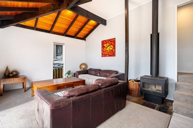 Photo of property in 15 Mercury Way, Whitby, Porirua, 5024