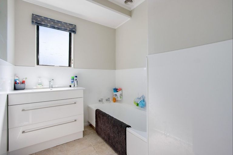 Photo of property in 10 Glamorgan Avenue, Tamatea, Napier, 4112