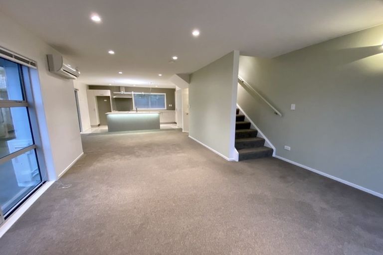 Photo of property in 5/61 Black Rock Road, Newlands, Wellington, 6037