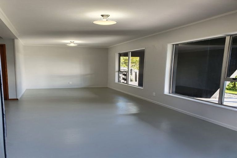 Photo of property in 8 Toporoa View, Ascot Park, Porirua, 5024