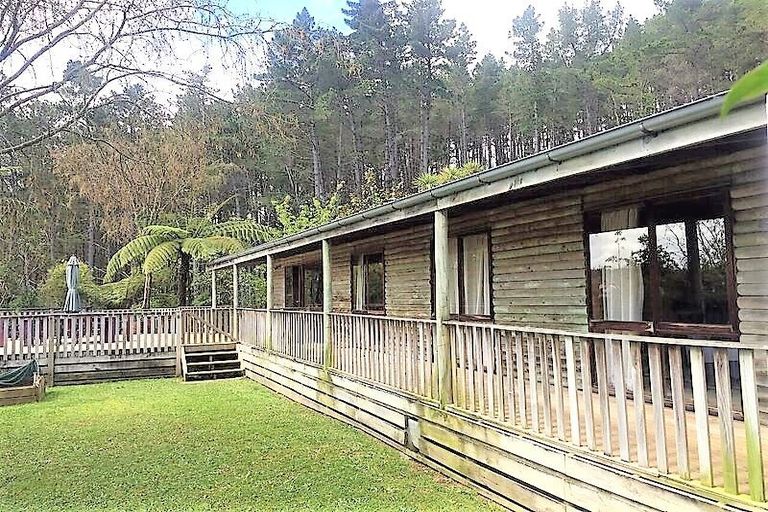 Photo of property in 130 Wyndham Road, Pinehaven, Upper Hutt, 5019