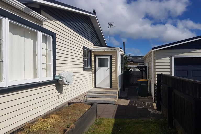 Photo of property in 90 Smart Road, Glen Avon, New Plymouth, 4312