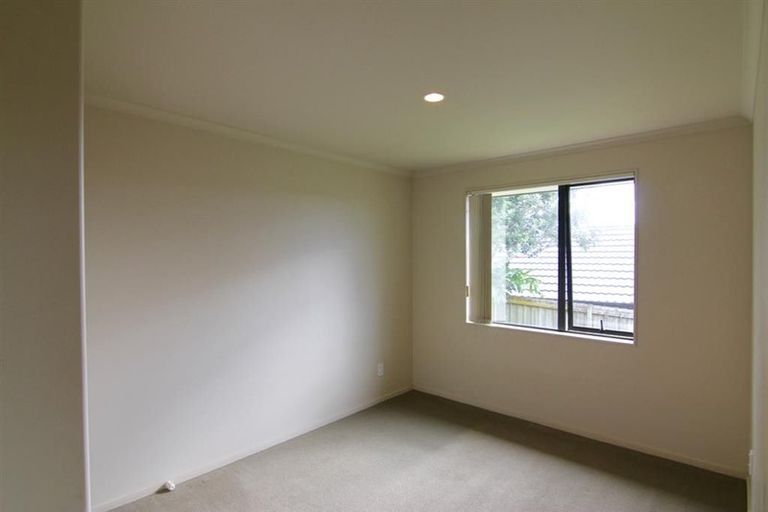 Photo of property in 28 Nimstedt Avenue, Oteha, Auckland, 0632