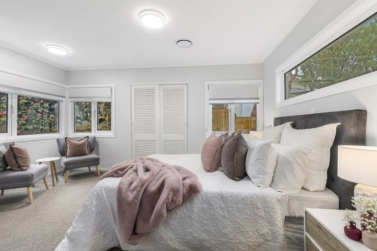 Photo of property in 17 John Witton Drive, Crofton Downs, Wellington, 6035