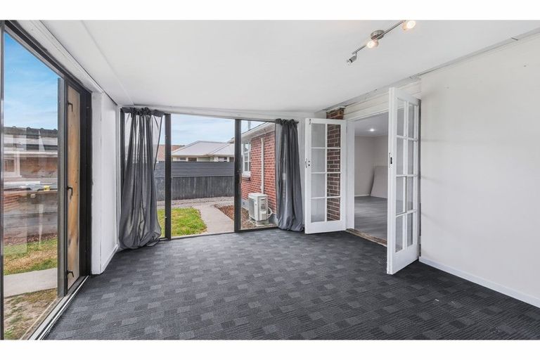 Photo of property in 8 Grosvenor Street, Redwood, Christchurch, 8051