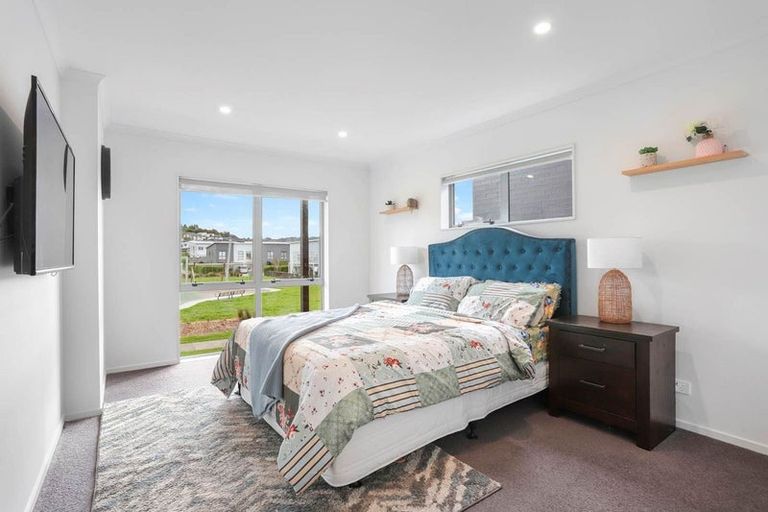 Photo of property in 16 Gilbert Hall Way, Swanson, Auckland, 0614
