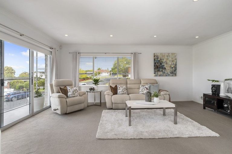 Photo of property in 6 Bodi Place, Te Atatu South, Auckland, 0610