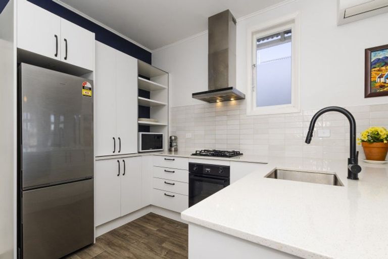 Photo of property in 7 Marine Parade, Eastbourne, Lower Hutt, 5013