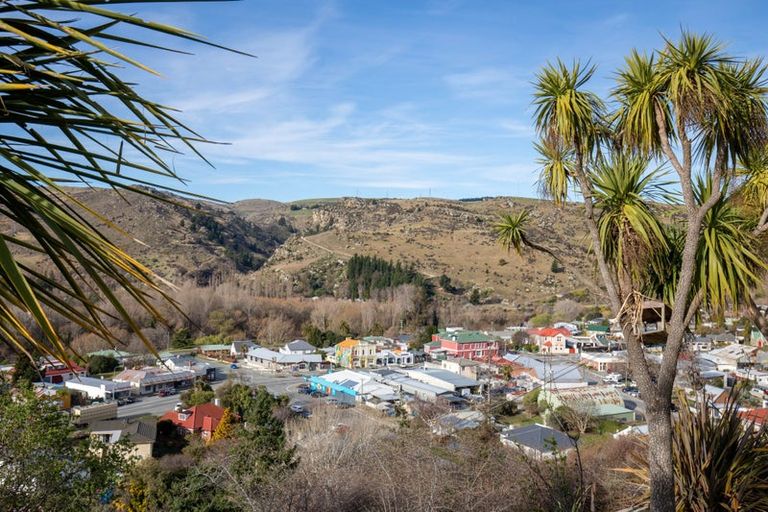 Photo of property in 89 Branxholm Street, Roxburgh, 9500