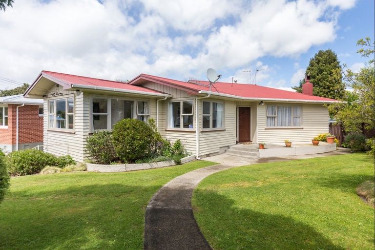 Photo of property in 32 Highbury Drive, Levin, 5510