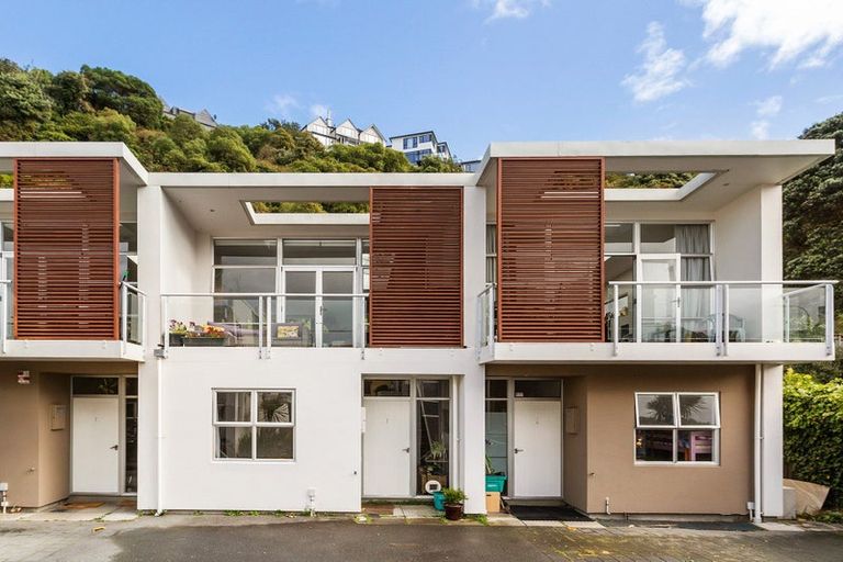 Photo of property in 3/306 Evans Bay Parade, Hataitai, Wellington, 6021