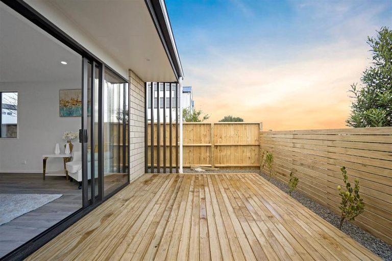 Photo of property in 39 John Gray Street, Papakura, 2110