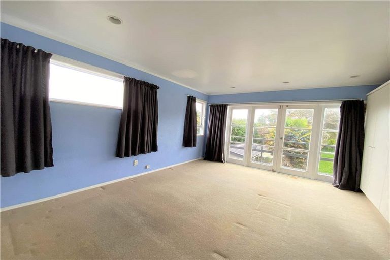 Photo of property in 37 Strid Road, Te Atatu South, Auckland, 0610