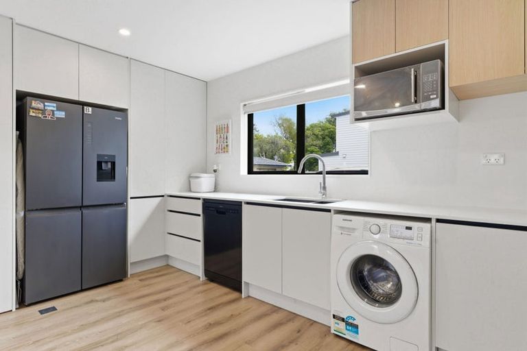 Photo of property in 2/314 Royal Road, Massey, Auckland, 0614