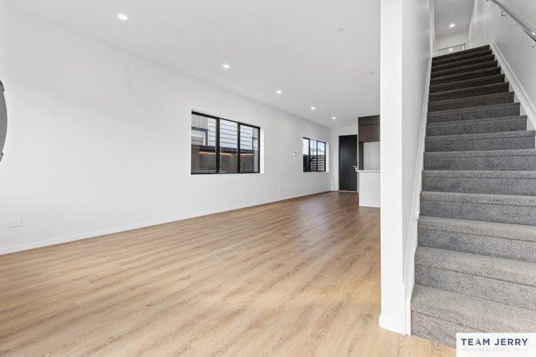 Photo of property in 49 Whare Kauri Road, Papakura, 2110