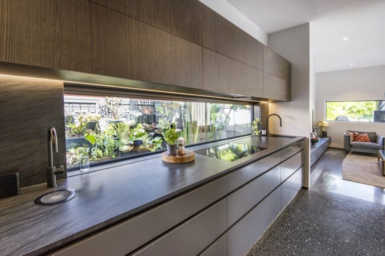 Photo of property in 11 Cheltenham Road, Devonport, Auckland, 0624