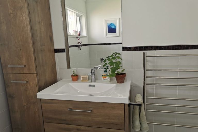 Photo of property in 2/4 Firth Road, Torbay, Auckland, 0630