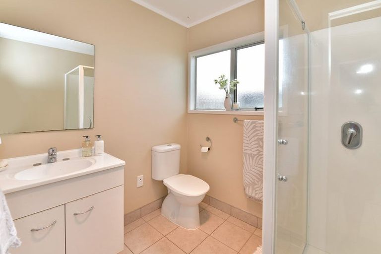 Photo of property in 1/25 Edgware Road, West Harbour, Auckland, 0618