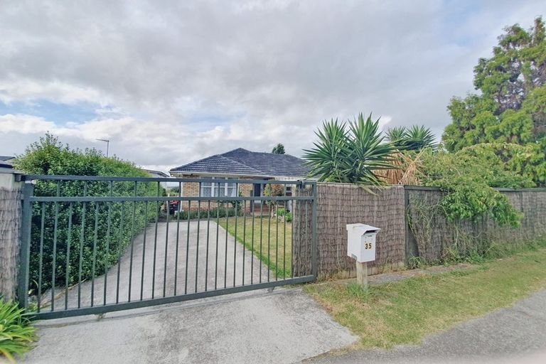 Photo of property in 35a Bradbury Road, Botany Downs, Auckland, 2010