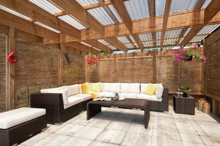 Photo of property in 24 Copperfield Terrace, Mellons Bay, Auckland, 2014