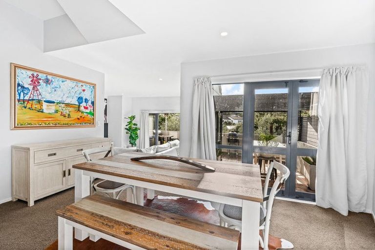 Photo of property in 11/19 Langana Avenue, Browns Bay, Auckland, 0630