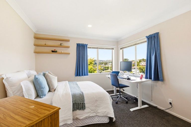 Photo of property in 23 Chippenham Grove, Churton Park, Wellington, 6037