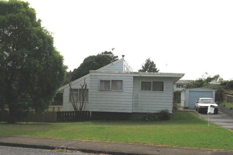 Photo of property in 4 Reinga Place, Massey, Auckland, 0614