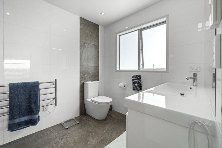 Photo of property in 12 Rangitoto Terrace, Milford, Auckland, 0620