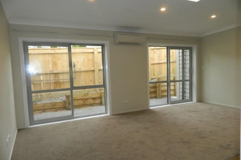 Photo of property in 9/19 Collins Avenue, Tawa, Wellington, 5028