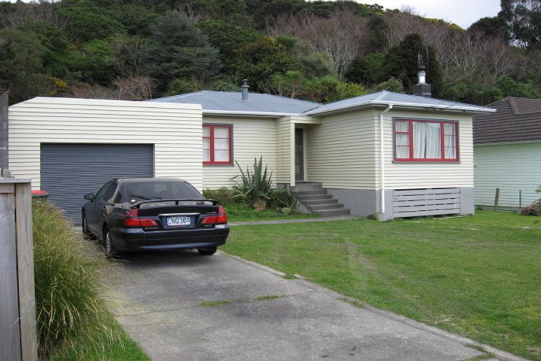 Photo of property in 185 Wellington Road, Wainuiomata, Lower Hutt, 5014