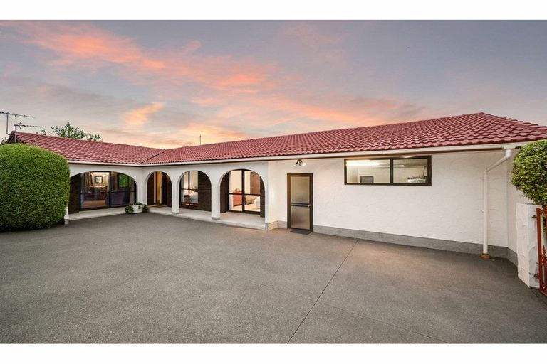 Photo of property in 14 Talltree Avenue, Avonhead, Christchurch, 8042