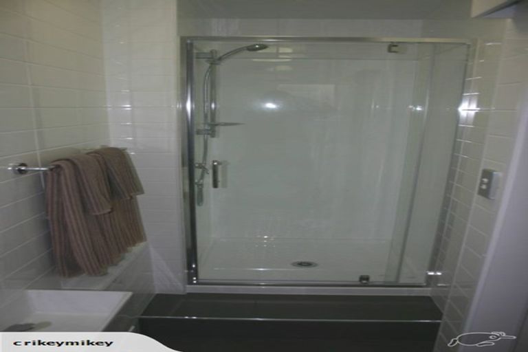 Photo of property in 1/22 Tui Glen Road, Birkenhead, Auckland, 0626