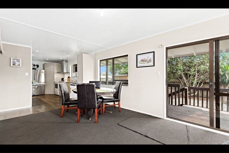 Photo of property in 6 Te Moau Avenue, Parakai, 0830