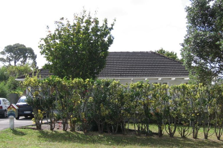 Photo of property in 12 Fairclough Road, Beach Haven, Auckland, 0626