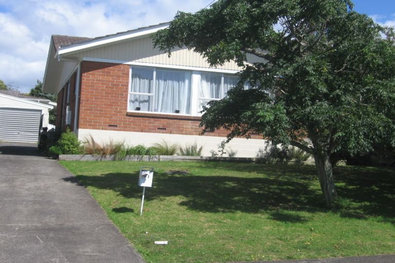 Photo of property in 78 Greenslade Crescent, Northcote, Auckland, 0627