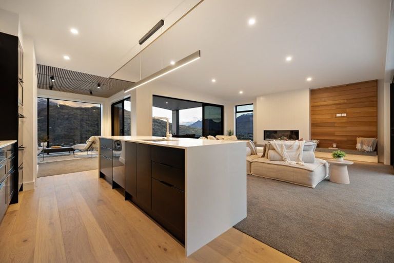 Photo of property in 6 Florence Close, Queenstown Hill, Queenstown, 9300