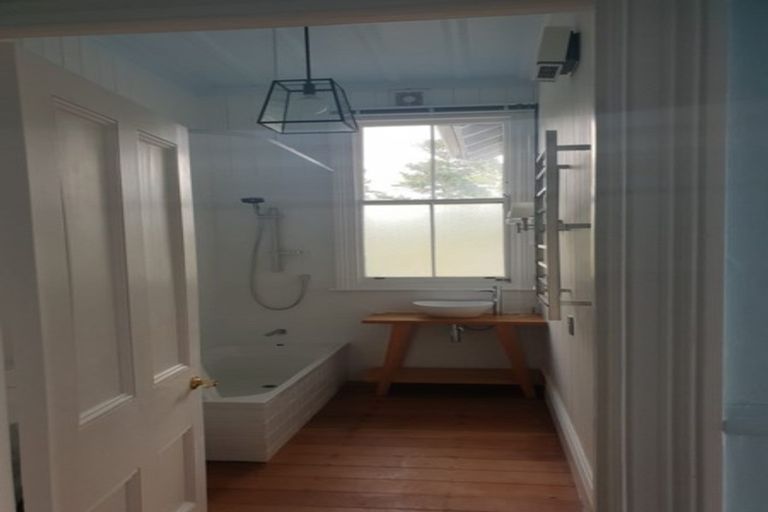 Photo of property in 21 Shine Road, South Head, Helensville, 0874