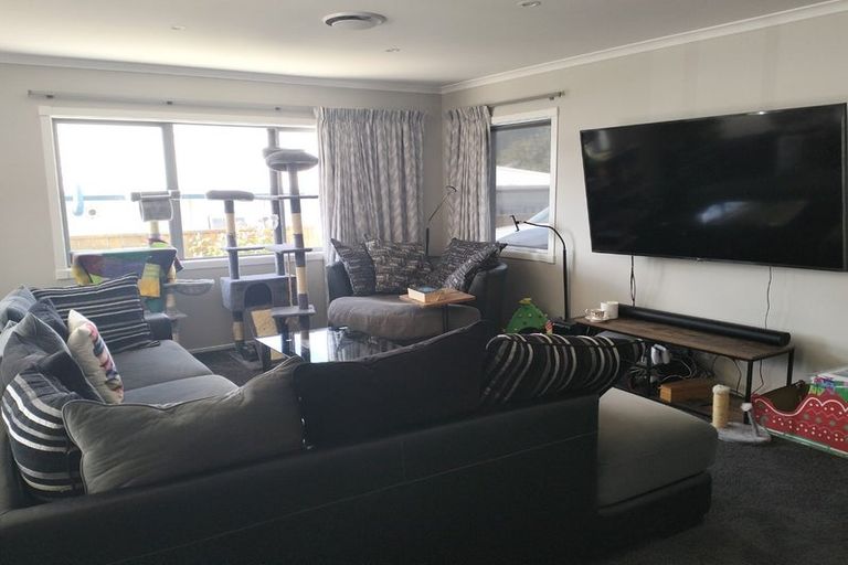 Photo of property in 4a Davis Grove, Wainuiomata, Lower Hutt, 5014