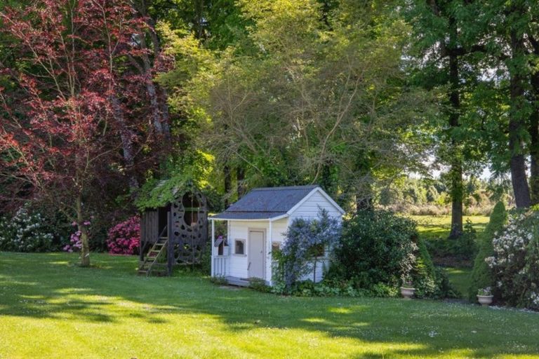 Photo of property in 26 Main North Road, Woodend, 7610