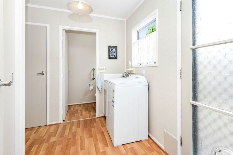 Photo of property in 2/11 Imogene Way, Half Moon Bay, Auckland, 2012