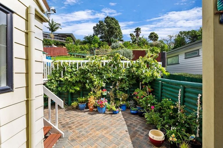 Photo of property in 28 Maori Hut Road, Red Beach, 0932