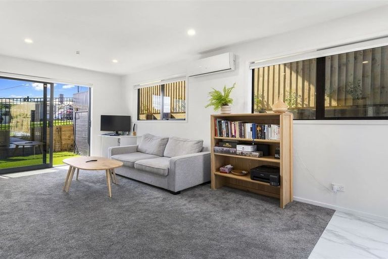 Photo of property in 2/137 View Road, Sunnyvale, Auckland, 0612