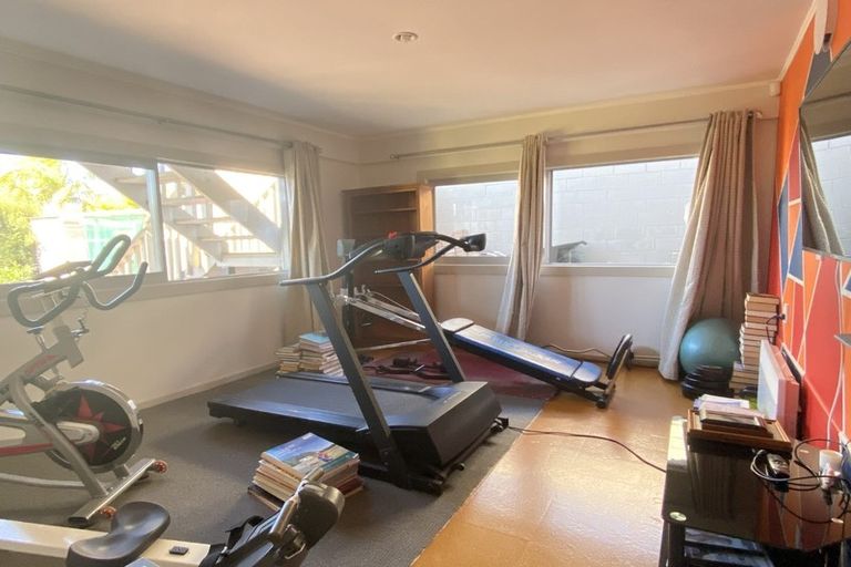 Photo of property in 10 Robin Lane, Browns Bay, Auckland, 0630