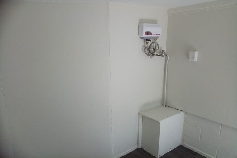 Photo of property in 4 Evans Road, Glen Eden, Auckland, 0602