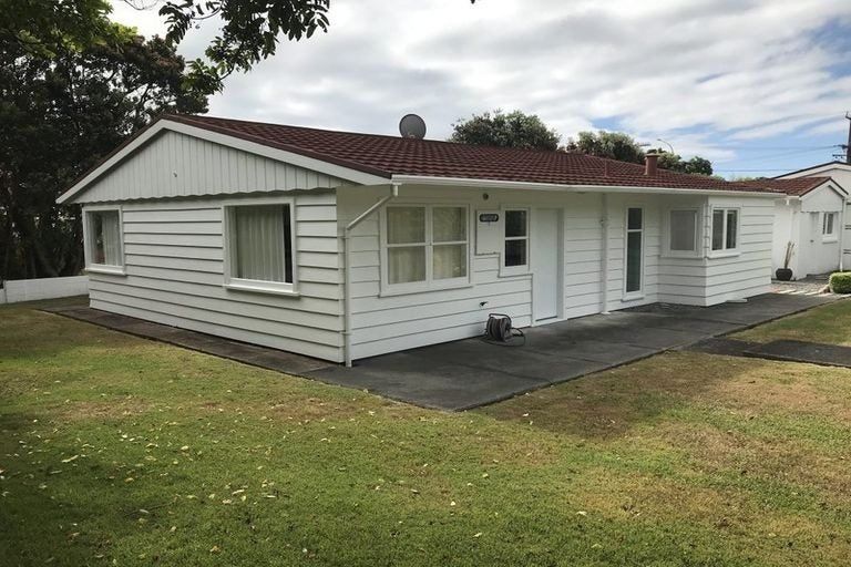 Photo of property in 1 Nikau Road, Waikanae, 5036