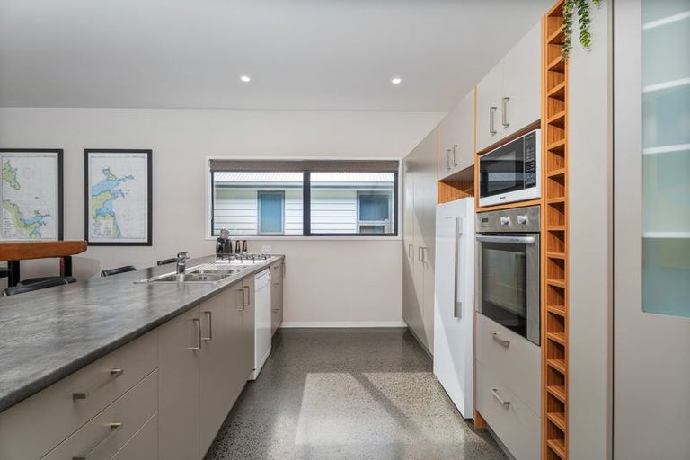 Photo of property in 5 Navigation Drive, Cooks Beach, Whitianga, 3591